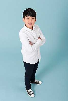 포토 JPG 스튜디오촬영 전신 학생 응시 남자 남학생 모션 청소년 실내 한명 서기 미소 사람 옆모습 10대 캐주얼 하이앵글 팔짱 한국인 십대남자한명만 남중생 국내포토 1 시선 옷 뷰포인트 중학생 표정 동양인 내부 남자한명만 십대남자만 파일형식