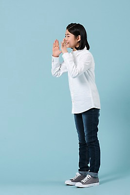 포토 JPG 스튜디오촬영 전신 여학생 여자 청소년 한명 서기 미소 사람 옆모습 10대 캐주얼 외침 한국인 여중생 손모으기 십대여자한명만 국내포토 1 학생 옷 뷰포인트 모션 중학생 실내 표정 동양인 손짓 소리 여자한명만 십대여자만 파일형식