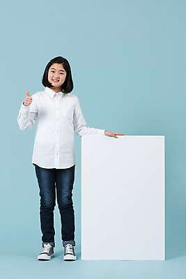 포토 JPG 스튜디오촬영 전신 배너 여학생 여자 청소년 사각프레임 광고판 알림판 한명 미소 사람 앞모습 10대 캐주얼 한국인 최고 여중생 십대여자한명만 국내포토 1 학생 옷 뷰포인트 중학생 프레임 실내 표정 동양인 사각형 판 여자한명만 십대여자만 파일형식