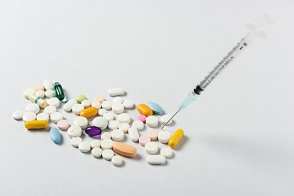 포토 JPG 스튜디오촬영 실내 주사기 사람없음 알약 여러개 오브젝트 약물오남용 국내포토 다수 의료기기 내부 약 파일형식