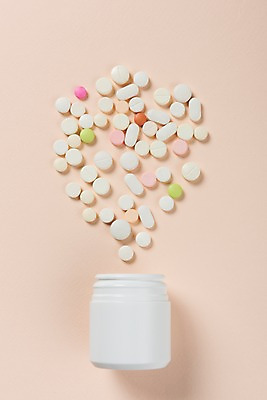 포토 JPG 스튜디오촬영 실내 사람없음 알약 여러개 약병 오브젝트 약물오남용 국내포토 다수 내부 약 병_담는 파일형식