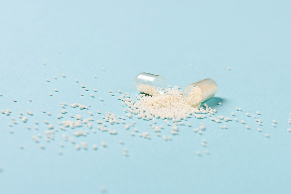 포토 JPG 스튜디오촬영 실내 사람없음 알약 약 폭발 오브젝트 쏟아짐 약물오남용 국내포토 의학 모션 내부 파일형식