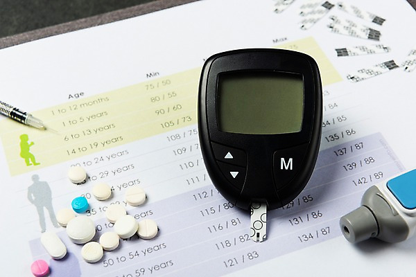 포토 JPG 스튜디오촬영 실내 주사기 사람없음 알약 의료용품 온도계 체온계 오브젝트 문서 혈당계 국내포토 의료기기 내부 약 파일형식