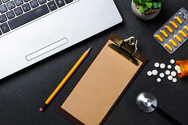 포토 JPG 화분 청진기 실내 사람없음 노트북 알약 연필 약병 오브젝트 다육식물 문서철 약물오남용 국내포토 식물 의료기기 학용품 내부 전자제품 필기구 약 병_담는 파일형식