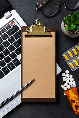 포토 JPG 화분 안경 실내 사람없음 노트북 알약 펜 약병 오브젝트 서류판 약물오남용 국내포토 잡화 내부 전자제품 필기구 약 사무용품 병_담는 파일형식