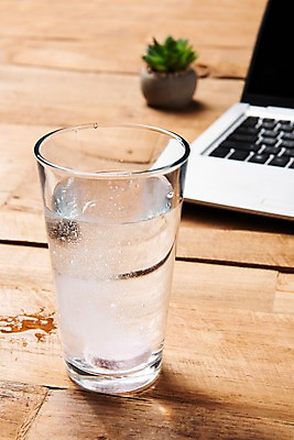 포토 JPG 화분 실내 사람없음 물 노트북 알약 물컵 오브젝트 국내포토 자연요소 내부 컵 전자제품 약 파일형식