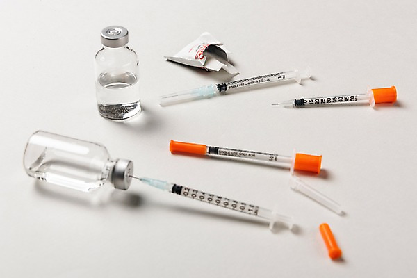 포토 JPG 스튜디오촬영 실내 주사기 사람없음 여러개 의료용품 오브젝트 주사약 약물오남용 부스터샷 국내포토 다수 의료기기 내부 약 접종 파일형식