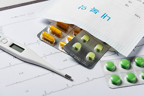 포토 JPG 스튜디오촬영 실내 사람없음 알약 약 온도계 체온계 오브젝트 문서 내복약 약물오남용 국내포토 의학 내부 파일형식