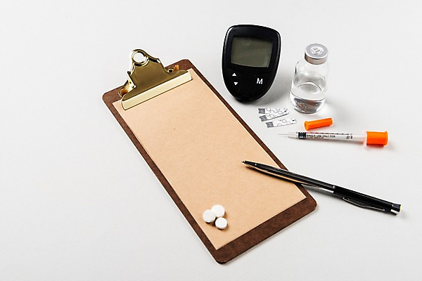 포토 JPG 스튜디오촬영 실내 주사기 사람없음 알약 약 펜 오브젝트 주사약 서류판 약물오남용 혈당계 국내포토 의학 의료기기 내부 필기구 사무용품 의료용품 파일형식