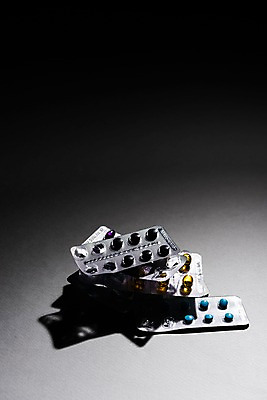 포토 JPG 스튜디오촬영 실내 사람없음 알약 약 여러개 오브젝트 약물오남용 국내포토 다수 의학 내부 파일형식