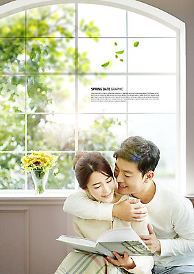 PSD 나무 편집이미지 커플 여자 남자 거실 가족 사랑 미소 사람 상반신 20대 성인 두명 앞모습 30대 독서 꽃병 봄 한국인 창가 백허그 성인만 이미지편집 식물 계절 꽃 감정 뷰포인트 창문 관계 포옹 표정 동양인 청년 장년 파일형식