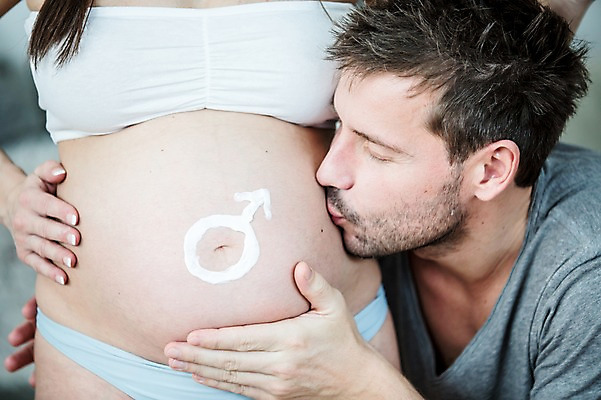 포토 JPG 서양인 부부 여자 남자 행복 키스 사랑 서기 사람 근접촬영 상반신 성인 두명 앞모습 옆모습 신체부위 30대 임산부 잡기 속옷 태아 성별기호 복부 성인만 국내포토 외국인 기호 커플 옷 감정 뷰포인트 모션 장년 임신 애정표현 성별 파일형식