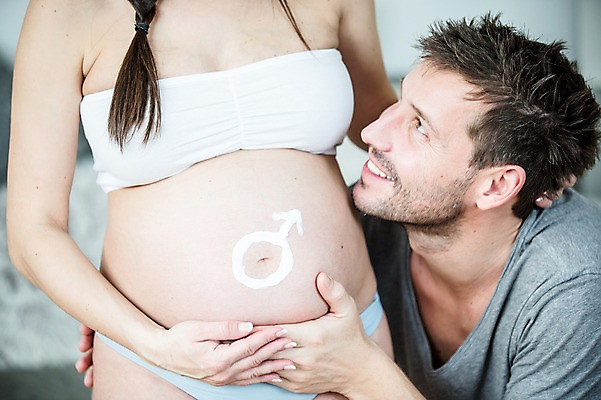 포토 JPG 서양인 부부 응시 여자 남자 행복 서기 미소 사람 손짓 상반신 성인 두명 앞모습 옆모습 신체부위 30대 임산부 잡기 속옷 태아 성별기호 복부 성인만 국내포토 외국인 기호 커플 시선 옷 감정 뷰포인트 모션 표정 장년 임신 성별 파일형식