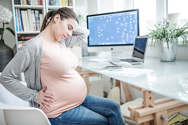 포토 JPG 전신 서양인 여자 화분 책장 피곤 한명 사람 앉기 손짓 상반신 성인 옆모습 30대 노트북 컴퓨터 눈감음 스트레칭 임산부 책상 태아 재택근무 워킹맘 힘듦 성인여자한명만 국내포토 외국인 1 뷰포인트 가구 컨셉 비즈니스 모션 엄마 장년 전자제품 운동 임신 비즈니스우먼 여자한명만 성인여자만 파일형식