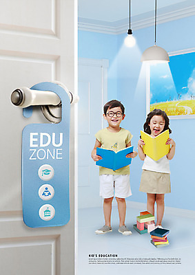 전신 PSD 편집이미지 여자 어린이교육 남자 어린이 액자 학사모 학교 전등 서기 미소 사람 두명 독서 블록 한국인 책더미 어린이만 이미지편집 모자_잡화 교육 졸업 모션 조명 표정 동양인 책 무더기 파일형식