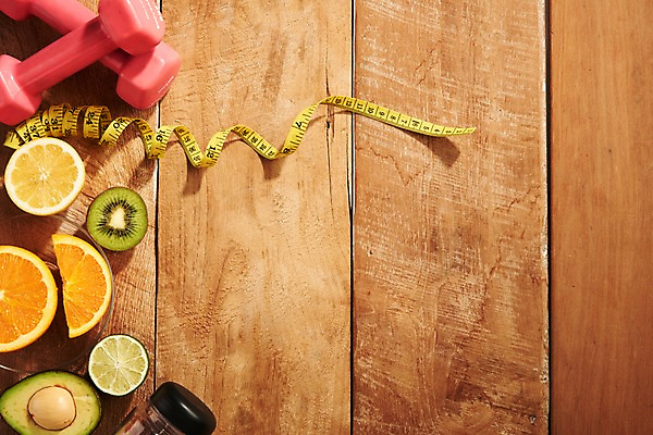 포토 JPG 스튜디오촬영 오렌지 과일 단면 실내 줄자 키위 근접촬영 사람없음 아령 레몬 라임 아보카도 디톡스 나무배경 국내포토 뷰포인트 백그라운드 자 건강 내부 파일형식