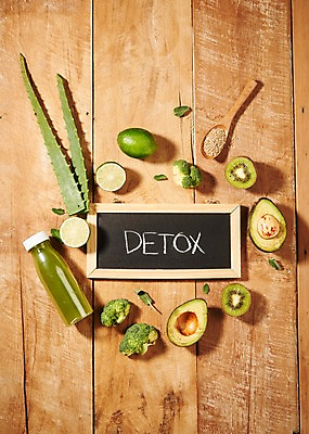 포토 JPG 스튜디오촬영 과일 단면 나뭇잎 실내 키위 씨앗 근접촬영 사람없음 브로콜리 라임 아보카도 미니칠판 키위주스 나무스푼 알로에 디톡스 나무배경 국내포토 식물 뷰포인트 백그라운드 잎 채소 건강 내부 칠판 과일주스 나무숟가락 파일형식