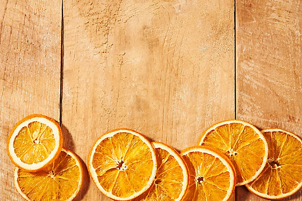 포토 JPG 스튜디오촬영 오렌지 과일 실내 근접촬영 사람없음 슬라이스 건과일 디톡스 나무배경 국내포토 뷰포인트 백그라운드 건조 건강 내부 파일형식