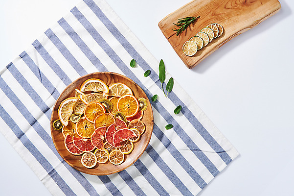 포토 JPG 스튜디오촬영 오렌지 과일 실내 키위 근접촬영 사람없음 하이앵글 식탁보 레몬 자몽 아로마 라임 건과일 나무도마 나무접시 디톡스 국내포토 접시 뷰포인트 건조 도마 건강 내부 목재 파일형식