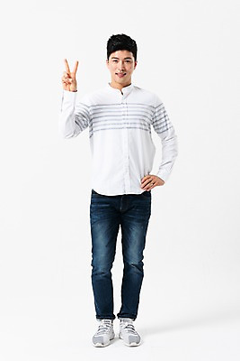 포토 JPG 스튜디오촬영 전신 남자 허리손 2 한명 서기 미소 사람 손짓 성인 앞모습 30대 한국인 투표 선거 성인남자한명만 국내포토 1 뷰포인트 포즈 모션 실내 표정 동양인 장년 민주주의 남자한명만 성인남자만 파일형식