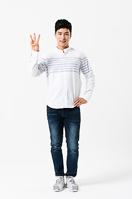 포토 JPG 스튜디오촬영 전신 남자 허리손 3 한명 서기 미소 사람 손짓 성인 앞모습 30대 한국인 투표 선거 성인남자한명만 국내포토 1 뷰포인트 포즈 모션 실내 표정 동양인 장년 민주주의 남자한명만 성인남자만 파일형식