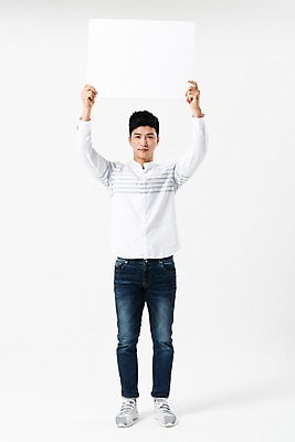 포토 JPG 스튜디오촬영 전신 배너 남자 사각프레임 광고판 알림판 한명 서기 들기 사람 성인 앞모습 30대 한국인 투표 선거 성인남자한명만 국내포토 1 뷰포인트 모션 프레임 실내 동양인 장년 사각형 민주주의 판 남자한명만 성인남자만 파일형식