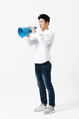 포토 JPG 스튜디오촬영 전신 응시 남자 한명 미소 들기 사람 성인 옆모습 30대 확성기 외침 한국인 투표 선거 성인남자한명만 국내포토 1 시선 뷰포인트 모션 실내 표정 동양인 장년 소리 민주주의 남자한명만 성인남자만 파일형식