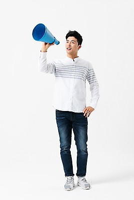 포토 JPG 스튜디오촬영 전신 남자 허리손 한명 서기 미소 들기 사람 성인 앞모습 30대 확성기 한국인 투표 선거 성인남자한명만 국내포토 1 뷰포인트 포즈 모션 실내 표정 동양인 장년 민주주의 남자한명만 성인남자만 파일형식