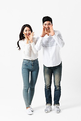포토 JPG 스튜디오촬영 전신 커플 여자 남자 서기 미소 사람 성인 두명 앞모습 30대 외침 한국인 투표 선거 손모으기 성인만 국내포토 뷰포인트 관계 모션 실내 표정 동양인 손짓 장년 소리 민주주의 파일형식