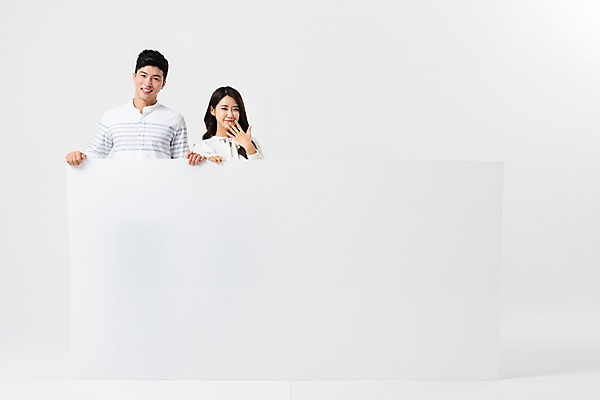 포토 JPG 스튜디오촬영 배너 커플 여자 남자 사각프레임 광고판 알림판 미소 사람 상반신 성인 두명 앞모습 30대 한국인 잡기 투표 선거 성인만 국내포토 뷰포인트 관계 모션 프레임 실내 표정 동양인 장년 사각형 민주주의 판 파일형식