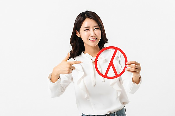 포토 JPG 스튜디오촬영 여자 한명 미소 사람 상반신 성인 앞모습 30대 한국인 가리킴 투표 선거 성인여자한명만 기표문양 유권자 국내포토 1 문양 뷰포인트 실내 표정 동양인 손짓 장년 민주주의 여자한명만 성인여자만 파일형식