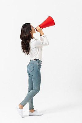 포토 JPG 스튜디오촬영 전신 여자 캠페인 한명 사람 성인 옆모습 30대 확성기 외침 한국인 투표 선거 성인여자한명만 국내포토 1 뷰포인트 실내 동양인 장년 소리 민주주의 여자한명만 성인여자만 파일형식