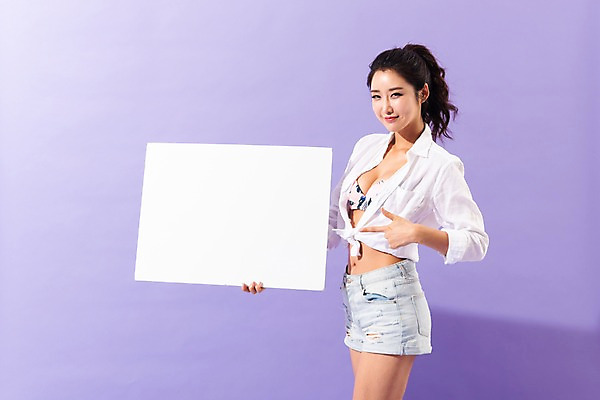 포토 JPG 스튜디오촬영 배너 여자 포즈 사각프레임 광고판 알림판 실내 한명 서기 미소 들기 사람 상반신 성인 옆모습 여름 30대 비키니 한국인 가리킴 성인여자한명만 국내포토 1 계절 수영복 뷰포인트 모션 프레임 표정 동양인 손짓 내부 장년 사각형 판 여자한명만 성인여자만 파일형식