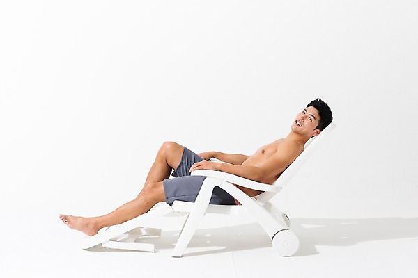 포토 JPG 스튜디오촬영 전신 응시 남자 수영복 휴식 실내 한명 미소 사람 성인 옆모습 여름 30대 눕기 한국인 비치베드 성인남자한명만 국내포토 1 시선 옷 계절 뷰포인트 컨셉 모션 표정 동양인 내부 장년 남자한명만 성인남자만 파일형식