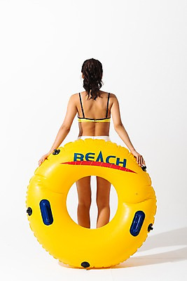 포토 JPG 스튜디오촬영 전신 여자 수영복 실내 한명 서기 사람 성인 뒷모습 여름 30대 한국인 잡기 튜브 성인여자한명만 국내포토 1 옷 계절 뷰포인트 모션 동양인 내부 장년 여자한명만 성인여자만 파일형식