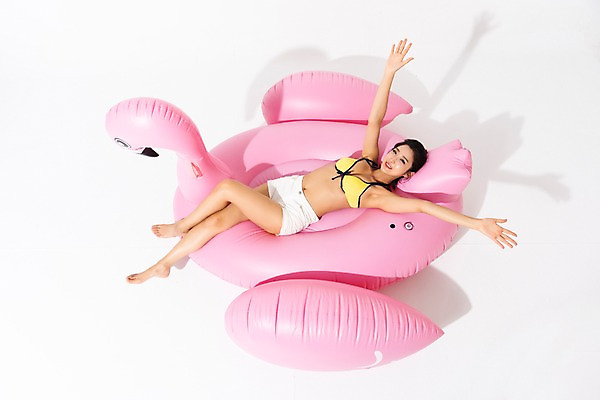 포토 JPG 스튜디오촬영 전신 여자 수영복 팔벌리기 실내 한명 사람 성인 앞모습 여름 30대 하이앵글 눕기 한국인 플라밍고 튜브 성인여자한명만 플라밍고튜브 국내포토 1 옷 계절 뷰포인트 모션 조류 동양인 내부 장년 여자한명만 성인여자만 파일형식