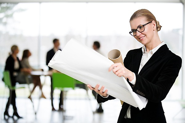 포토 JPG 전신 서양인 응시 여자 남자 40대 중년 의자 비즈니스 탁자 실내 대화 서기 미소 사람 앉기 정장 여러명 상반신 20대 성인 옆모습 아웃포커스 30대 사무실 창가 문서 서류통 종이뭉치 성인만 국내포토 외국인 시선 옷 종이 뷰포인트 가구 다수 창문 모션 촬영기법 표정 말하기 청년 내부 장년 사무용품 뭉치 파일형식