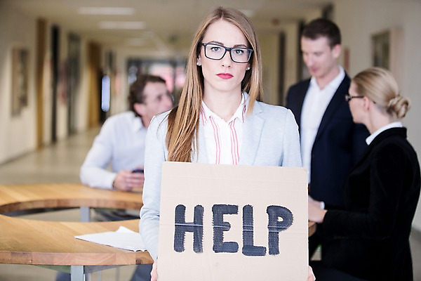 포토 JPG 서양인 배너 여자 남자 40대 중년 비즈니스 탁자 사각프레임 광고판 실내 서기 들기 사람 앉기 여러명 상반신 20대 성인 앞모습 옆모습 30대 사무실 직장인 비즈니스맨 비즈니스우먼 복도 문서 헬프 성인만 국내포토 외국인 직업 뷰포인트 가구 다수 모션 프레임 알림판 청년 내부 장년 사각형 도움 판 파일형식