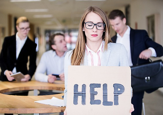 포토 JPG 서양인 배너 응시 여자 남자 40대 중년 서류가방 비즈니스 탁자 사각프레임 광고판 실내 서기 들기 사람 앉기 정장 여러명 상반신 20대 성인 앞모습 30대 사무실 직장인 비즈니스맨 비즈니스우먼 문서 시무룩 헬프 성인만 국내포토 외국인 직업 시선 옷 뷰포인트 가구 다수 가방 모션 프레임 알림판 표정 청년 내부 장년 사각형 도움 판 파일형식