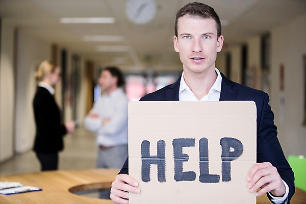 포토 JPG 서양인 배너 여자 남자 40대 중년 의자 비즈니스 탁자 사각프레임 광고판 실내 대화 서기 들기 사람 정장 상반신 성인 앞모습 옆모습 아웃포커스 세명 30대 사무실 팔짱 도움 비즈니스맨 비즈니스우먼 헬프 국내포토 외국인 옷 뷰포인트 가구 컨셉 모션 프레임 알림판 촬영기법 말하기 내부 장년 사각형 직장인 판 파일형식