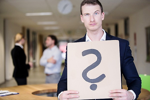 포토 JPG 서양인 배너 여자 남자 40대 중년 비즈니스 탁자 사각프레임 광고판 실내 대화 서기 들기 사람 정장 상반신 성인 앞모습 아웃포커스 세명 30대 사무실 마주보기 팔짱 물음표 비즈니스맨 비즈니스우먼 복도 국내포토 외국인 기호 옷 뷰포인트 가구 모션 프레임 알림판 촬영기법 말하기 내부 장년 사각형 직장인 판 파일형식