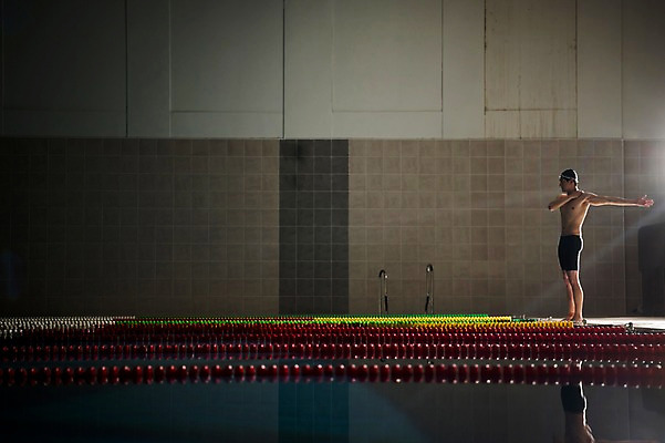 포토 JPG 전신 남자 수영장 실내 한명 서기 20대 성인 취미 옆모습 스트레칭 한국인 성인남자한명만 실내수영장 국내포토 1 뷰포인트 모션 사람 동양인 청년 내부 운동 남자한명만 성인남자만 파일형식