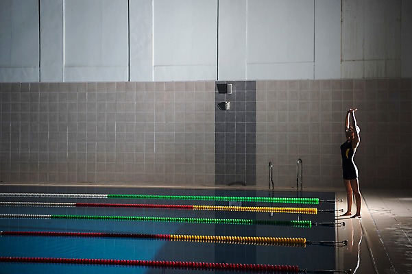 포토 JPG 전신 여자 수영장 실내 한명 서기 성인 취미 옆모습 30대 한국인 집중 성인여자한명만 실내수영장 국내포토 1 뷰포인트 컨셉 모션 사람 동양인 내부 장년 여자한명만 성인여자만 파일형식