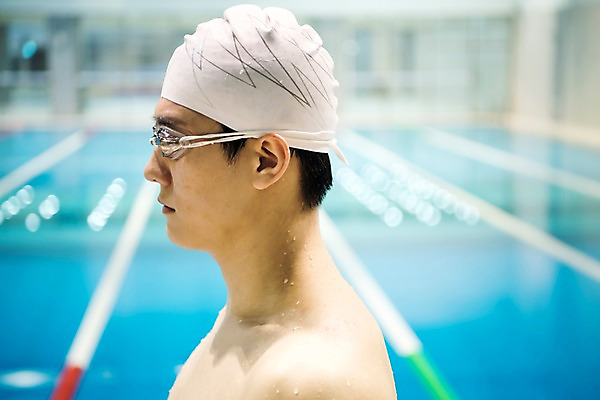 포토 JPG 응시 남자 수영장 실내 한명 서기 상반신 20대 성인 취미 옆모습 한국인 물안경 성인남자한명만 실내수영장 국내포토 1 시선 뷰포인트 모션 사람 동양인 청년 내부 수영용품 남자한명만 성인남자만 파일형식