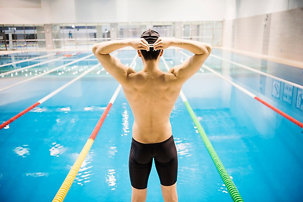 포토 JPG 남자 수영장 실내 한명 서기 상반신 20대 성인 취미 뒷모습 스트레칭 한국인 성인남자한명만 실내수영장 국내포토 1 뷰포인트 모션 사람 동양인 청년 내부 운동 남자한명만 성인남자만 파일형식