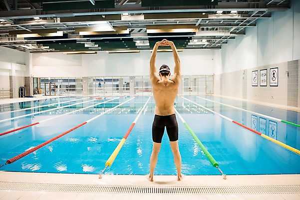 포토 JPG 전신 남자 수영장 실내 한명 서기 20대 성인 취미 뒷모습 스트레칭 한국인 성인남자한명만 실내수영장 국내포토 1 뷰포인트 모션 사람 동양인 청년 내부 운동 남자한명만 성인남자만 파일형식