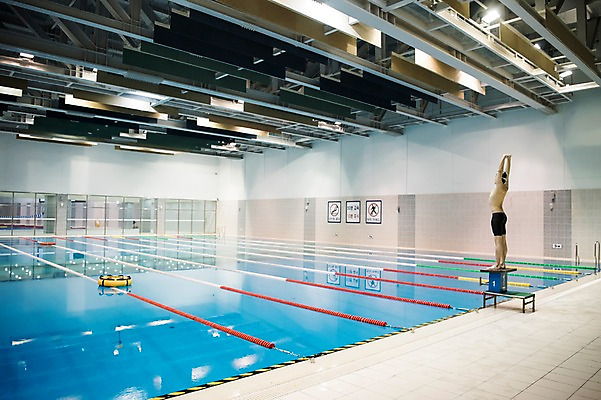 포토 JPG 전신 남자 수영장 실내 한명 서기 20대 성인 취미 옆모습 스트레칭 한국인 스타트대 성인남자한명만 실내수영장 국내포토 1 뷰포인트 모션 사람 동양인 청년 내부 운동 수영용품 남자한명만 성인남자만 파일형식