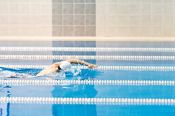 포토 JPG 남자 수영장 실내 한명 상반신 20대 성인 취미 옆모습 한국인 자유형 성인남자한명만 실내수영장 국내포토 1 뷰포인트 사람 동양인 청년 내부 수영 남자한명만 성인남자만 파일형식