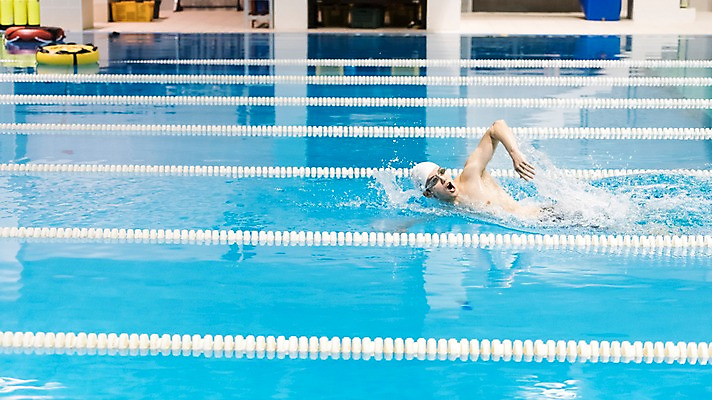 포토 JPG 남자 수영장 실내 한명 상반신 20대 성인 취미 옆모습 한국인 자유형 성인남자한명만 실내수영장 국내포토 1 뷰포인트 사람 동양인 청년 내부 수영 남자한명만 성인남자만 파일형식
