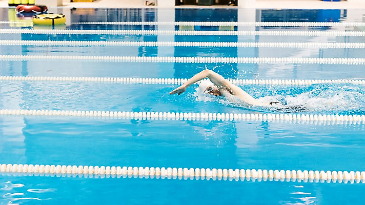 포토 JPG 남자 수영장 실내 한명 상반신 20대 성인 취미 옆모습 한국인 자유형 성인남자한명만 실내수영장 국내포토 1 뷰포인트 사람 동양인 청년 내부 수영 남자한명만 성인남자만 파일형식
